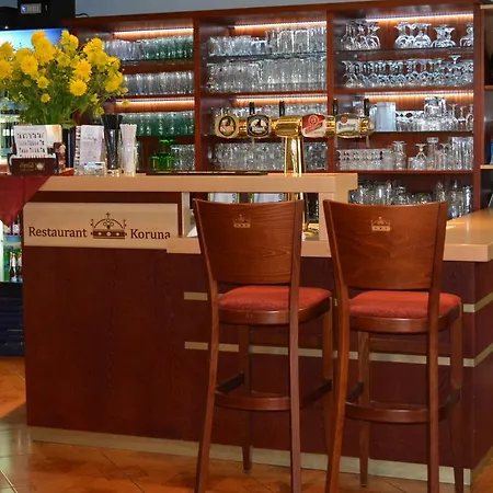 Koruna 3* كارلستين